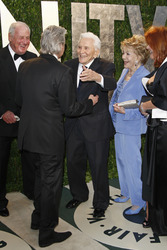 Michael Douglas, Kirk Douglas mit Gattin Anne Buydens