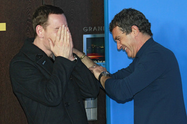 Michael Fassbender, Antono Banderas