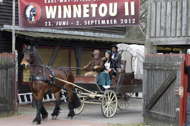 Dunja Rajter, Mola Adebisi