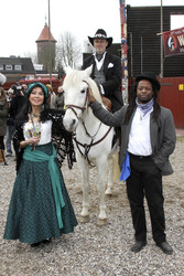 Dunja Rajter, Timothy Peach, Mola Adebisi