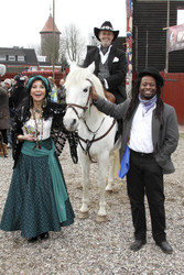 Dunja Rajter, Timothy Peach, Mola Adebisi