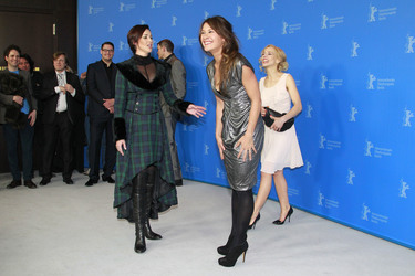 Stephanie Paul, Peta Sergeant, Julia Dietze