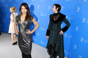 Julia Dietze, Peta Sergeant, Stephanie Paul