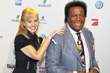 Roberto Blanco mit Freundin Luzandra Strassburg