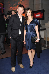 Aylin Tezel mit Begleitung