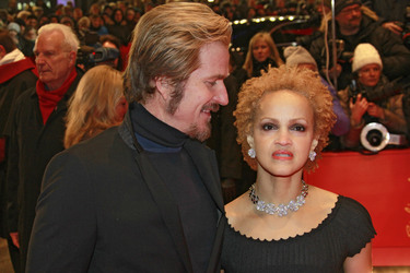 Matthew Modine mit Begleitung