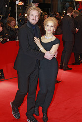 Matthew Modine mit Begleitung