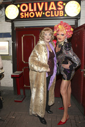 Lilo Wanders / Ernst-Johann 'Ernie' Reinhardt, Olivia Jones