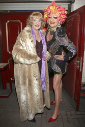 Lilo Wanders / Ernst-Johann 'Ernie' Reinhardt, Olivia Jones