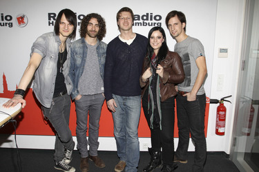 Thomas Stolle, Andreas Nowak, Stefanie Kloß, Johannes Stolle (Silbermond) mit Moderator Philipp Kolanghis (Mitte)