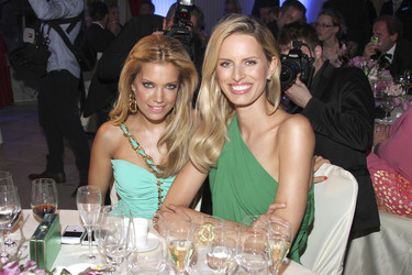 Sylvie van der Vaart, Karolina Kurkova