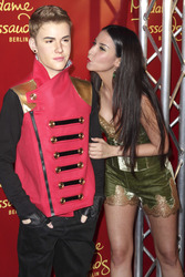 Sila Sahin mit Justin Bieber Wachsfigur
