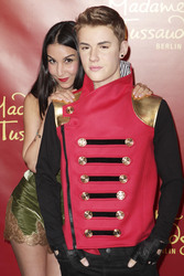 Sila Sahin mit Justin Bieber Wachsfigur