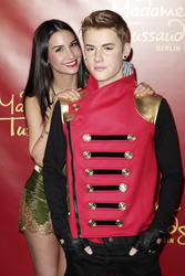 Sila Sahin mit Justin Bieber Wachsfigur