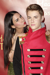 Sila Sahin mit Justin Bieber Wachsfigur