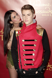 Sila Sahin mit Justin Bieber Wachsfigur