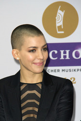 Alina Süggeler (Frida Gold)