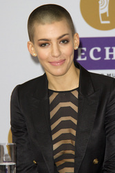 Alina Süggeler (Frida Gold)