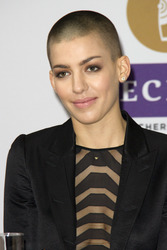 Alina Süggeler (Frida Gold)