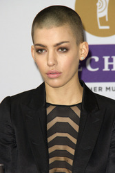 Alina Süggeler (Frida Gold)