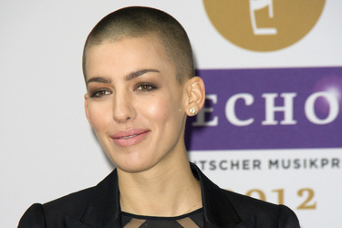 Alina Süggeler (Frida Gold)