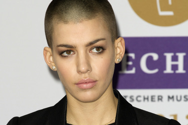 Alina Süggeler (Frida Gold)