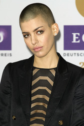 Alina Süggeler (Frida Gold)