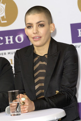 Alina Süggeler (Frida Gold)