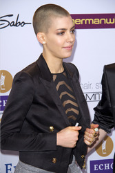 Alina Süggeler (Frida Gold)