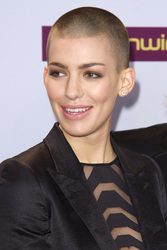 Alina Süggeler (Frida Gold)