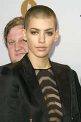 Alina Süggeler (Frida Gold)