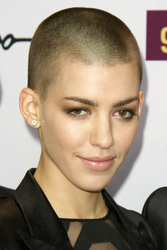 Alina Süggeler (Frida Gold)