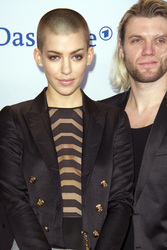 Alina Süggeler, Andreas 'Andi' Weizel (Frida Gold)