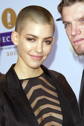 Alina Süggeler, Andreas 'Andi' Weizel (Frida Gold)