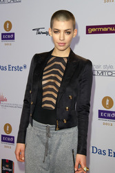 Alina Süggeler (Frida Gold)