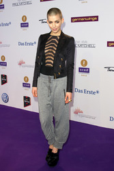 Alina Süggeler (Frida Gold)