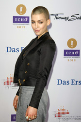 Alina Süggeler (Frida Gold)