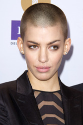 Alina Süggeler (Frida Gold)