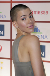 Alina Süggeler (Frida Gold)