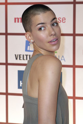 Alina Süggeler (Frida Gold)