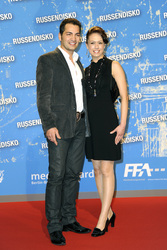 Bülent Sharif mit Freundin Emire Oezyrek