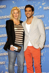 Elyas M'Barek und Begleitung