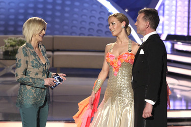 Carmen Nebel, Isabel Edvardsson mit Turniertänzer