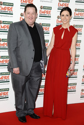 Johnny Vegas mit Begleitung