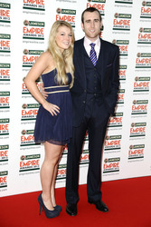 Matthew Lewis mit Begleitung