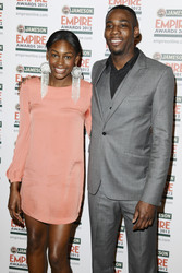 Phillips Idowu mit Begleitung