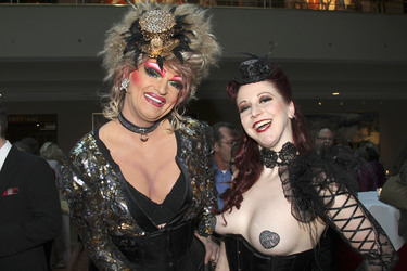 Olivia Jones, Eve Champagne