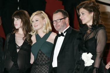 Charlotte Gainsbourg, Kirsten Dunst, Lars Von Trier mit Gattin Bente Froge