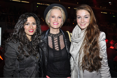 Monica Ivancan, Anna-Katharina Samsel mit Begleitung