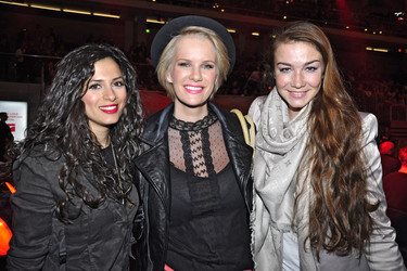 Monica Ivancan, Anna-Katharina Samsel mit Begleitung